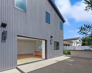 5917 Rhodes Avenue - Photo Thumbnail 48
