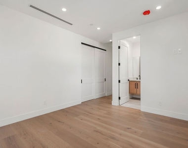 5917 Rhodes Avenue - Photo Thumbnail 35