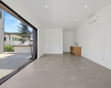5917 Rhodes Avenue - Photo Thumbnail 39