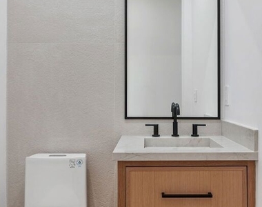5917 Rhodes Avenue - Photo Thumbnail 20