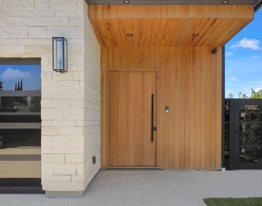 5917 Rhodes Avenue - Photo Thumbnail 3