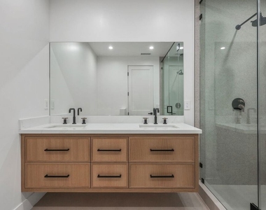 5917 Rhodes Avenue - Photo Thumbnail 25