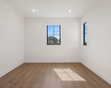5917 Rhodes Avenue - Photo Thumbnail 28