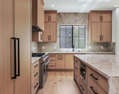 5917 Rhodes Avenue - Photo Thumbnail 15