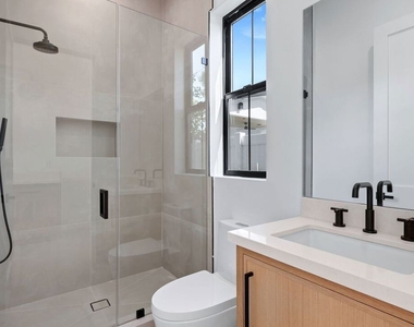 5917 Rhodes Avenue - Photo Thumbnail 43