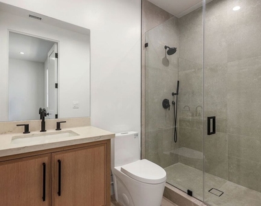 5917 Rhodes Avenue - Photo Thumbnail 33