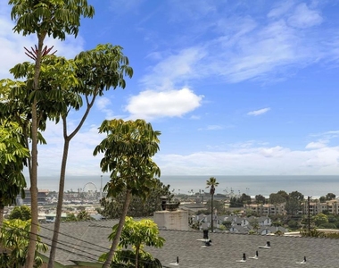683 Marine View Ave - Photo Thumbnail 1