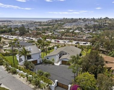 683 Marine View Ave - Photo Thumbnail 13