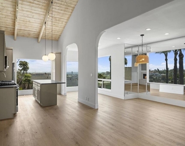 683 Marine View Ave - Photo Thumbnail 4