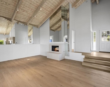 683 Marine View Ave - Photo Thumbnail 2