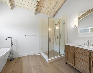 683 Marine View Ave - Photo Thumbnail 10