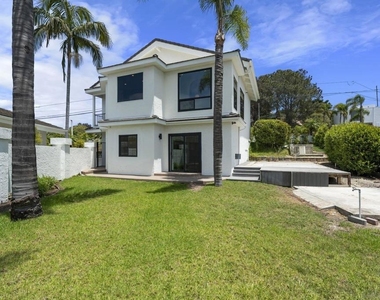683 Marine View Ave - Photo Thumbnail 11