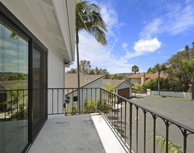 683 Marine View Ave - Photo Thumbnail 9
