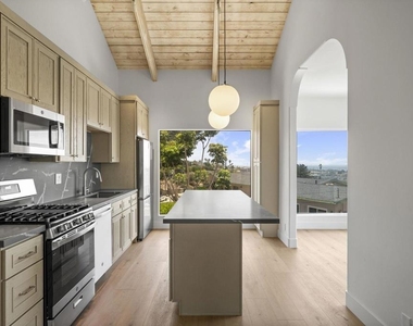 683 Marine View Ave - Photo Thumbnail 5