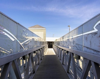 801 National City Blvd - Photo Thumbnail 2