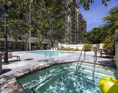801 National City Blvd - Photo Thumbnail 1