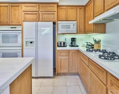 580 Winncastle Street - Photo Thumbnail 8