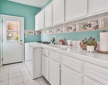 580 Winncastle Street - Photo Thumbnail 10