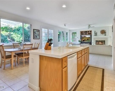 580 Winncastle Street - Photo Thumbnail 9