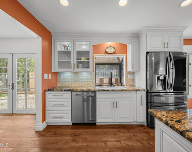 561 Walter Avenue - Photo Thumbnail 13