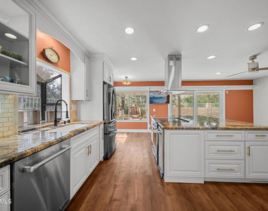 561 Walter Avenue - Photo Thumbnail 12