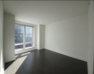 10th Avenue - Photo Thumbnail 5