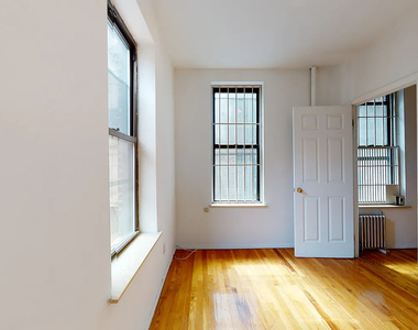East 5th Street - Photo Thumbnail 1