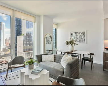 West 30th Street - Photo Thumbnail 2