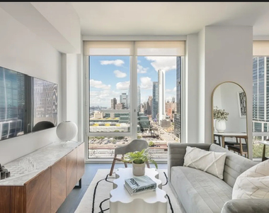 West 30th Street - Photo Thumbnail 1