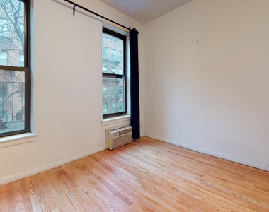 East 93 Street - Photo Thumbnail 7