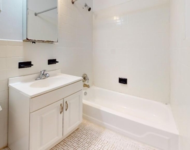East 73 Street - Photo Thumbnail 5