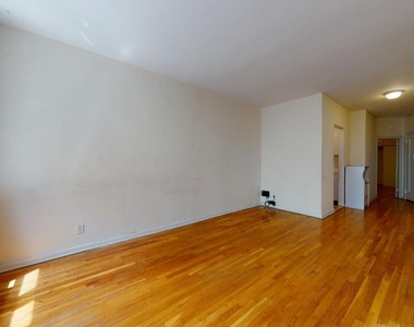 East 88 Street - Photo Thumbnail 3