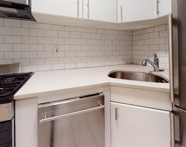 East 85th Street - Photo Thumbnail 2