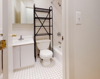 East 85th Street - Photo Thumbnail 3