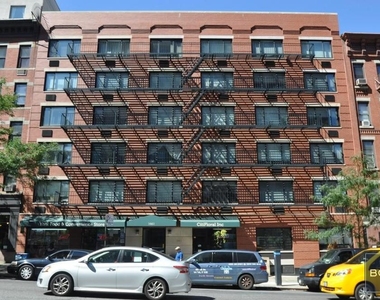 York Avenue - Photo Thumbnail 7