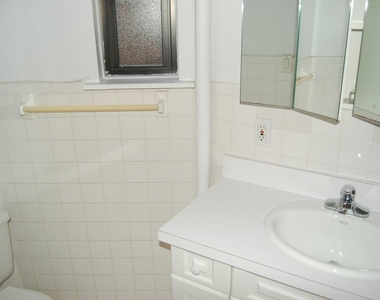 East 84th Street - Photo Thumbnail 4