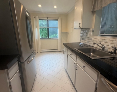 75 Greenway Close - Photo Thumbnail 3