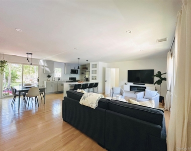 45 Yale Drive - Photo Thumbnail 3