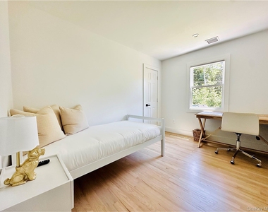 45 Yale Drive - Photo Thumbnail 7