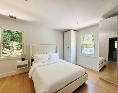 45 Yale Drive - Photo Thumbnail 5