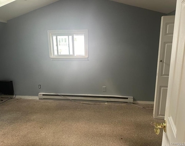 1032 Union Boulevard - Photo Thumbnail 3