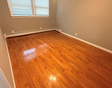 147-15 225th Street - Photo Thumbnail 4