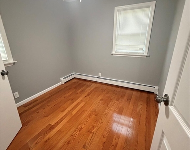 147-15 225th Street - Photo Thumbnail 5