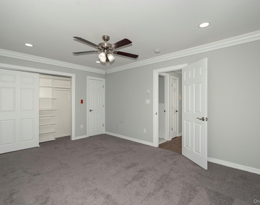 30 Bay Point Court - Photo Thumbnail 5