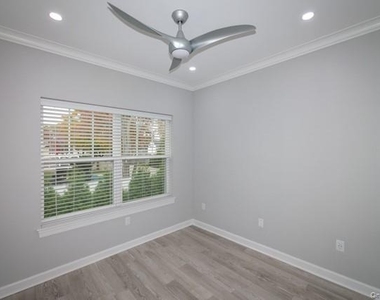 500 Sutton Court - Photo Thumbnail 7