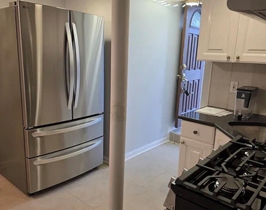 2 Hill Park Avenue - Photo Thumbnail 4
