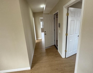 20 Monroe Street - Photo Thumbnail 9