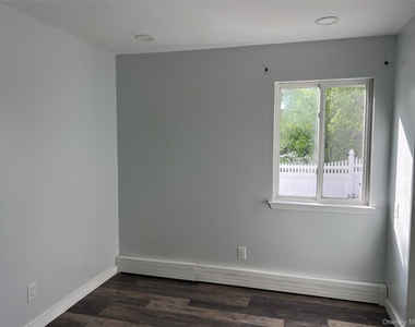112-63 Bedell Street - Photo Thumbnail 4