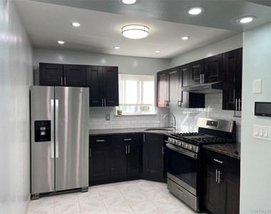 112-63 Bedell Street - Photo Thumbnail 6