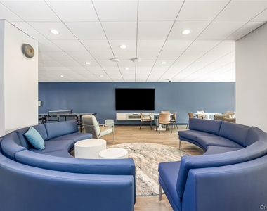 100 W Broadway - Photo Thumbnail 15